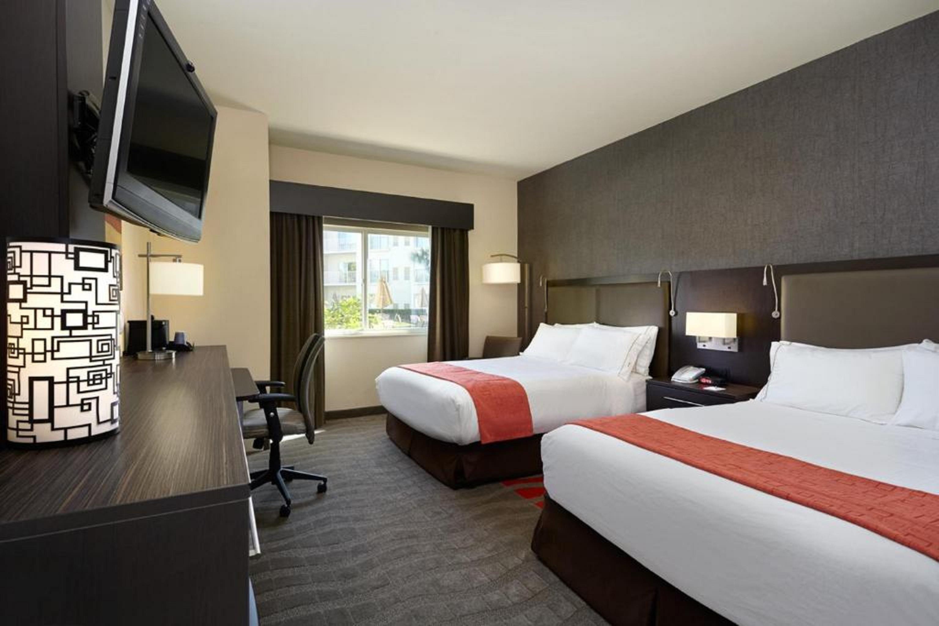 Holiday Inn Express & Suites Naples Downtown - 5Th Avenue By Ihg Екстериор снимка