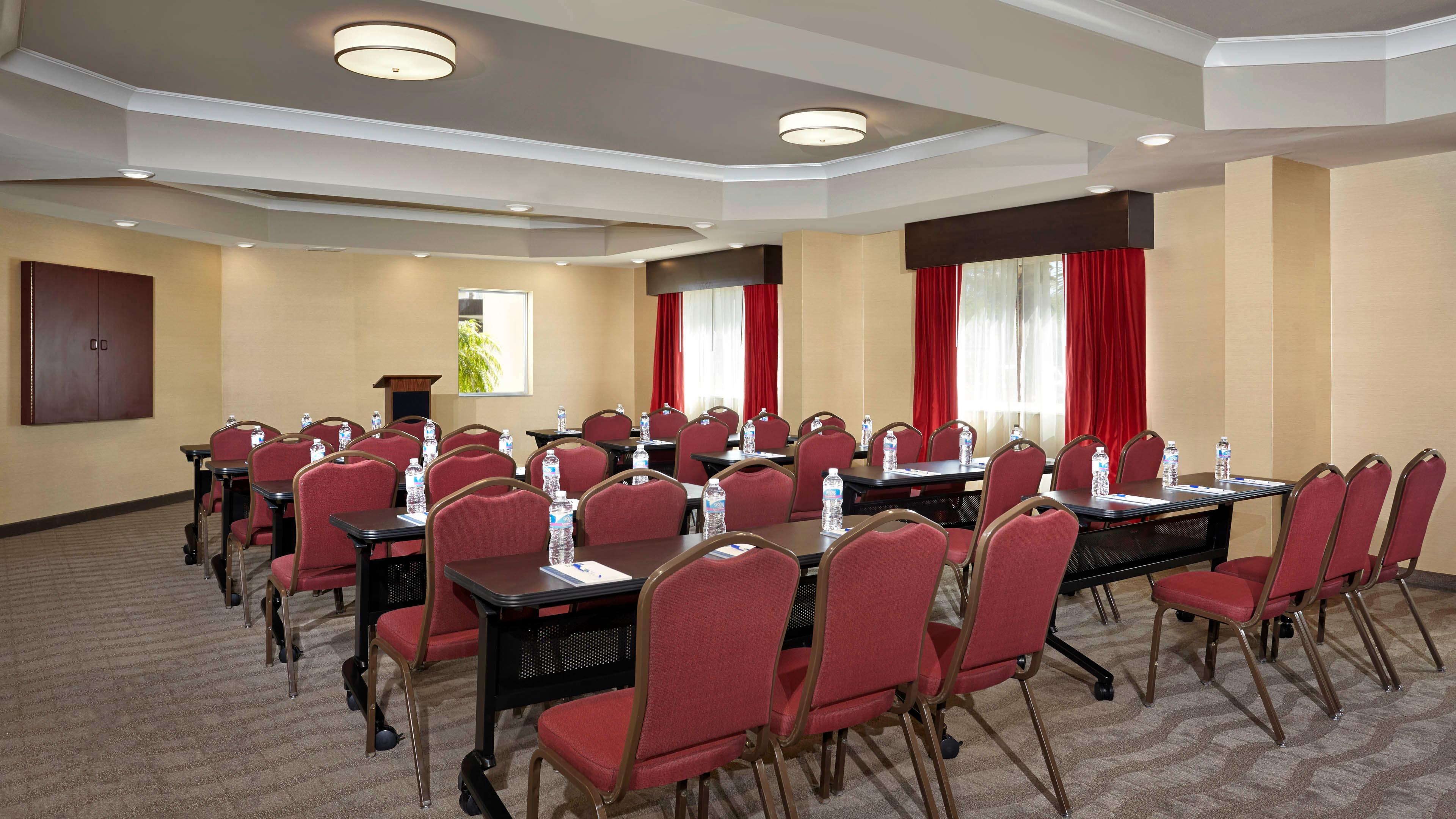 Holiday Inn Express & Suites Naples Downtown - 5Th Avenue By Ihg Екстериор снимка