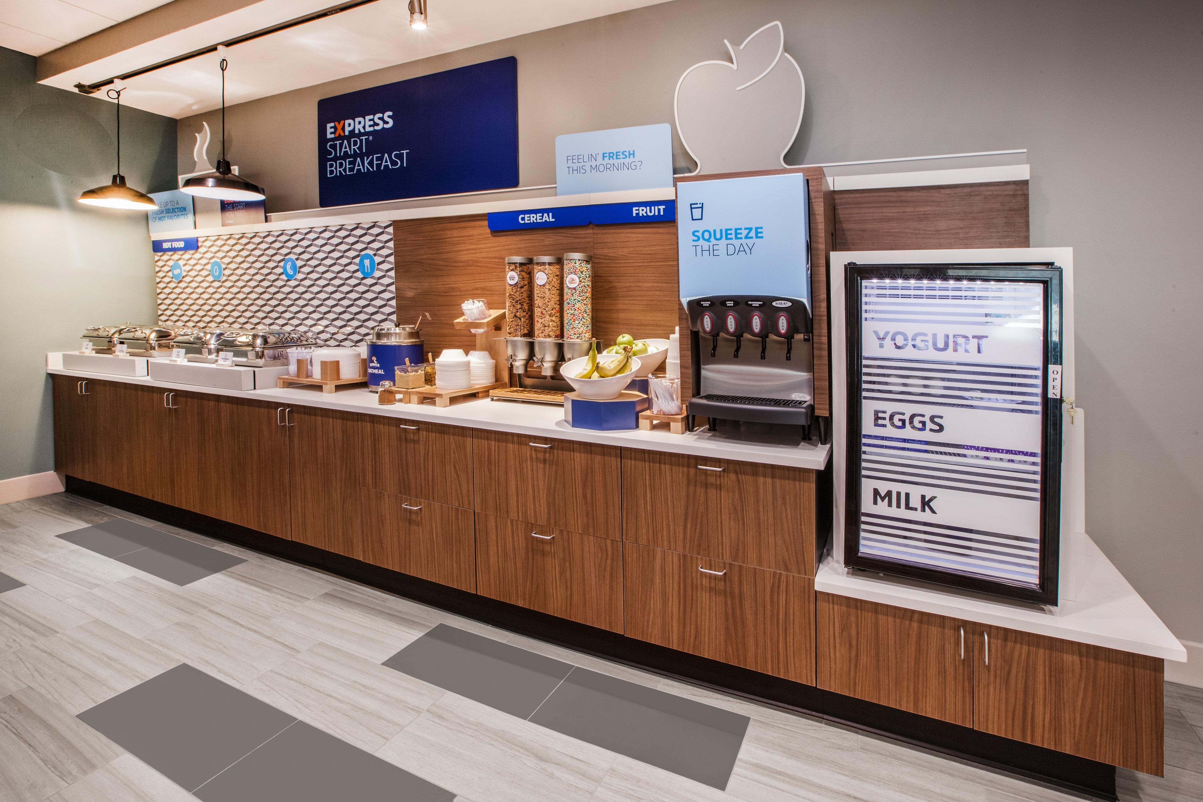 Holiday Inn Express & Suites Naples Downtown - 5Th Avenue By Ihg Екстериор снимка