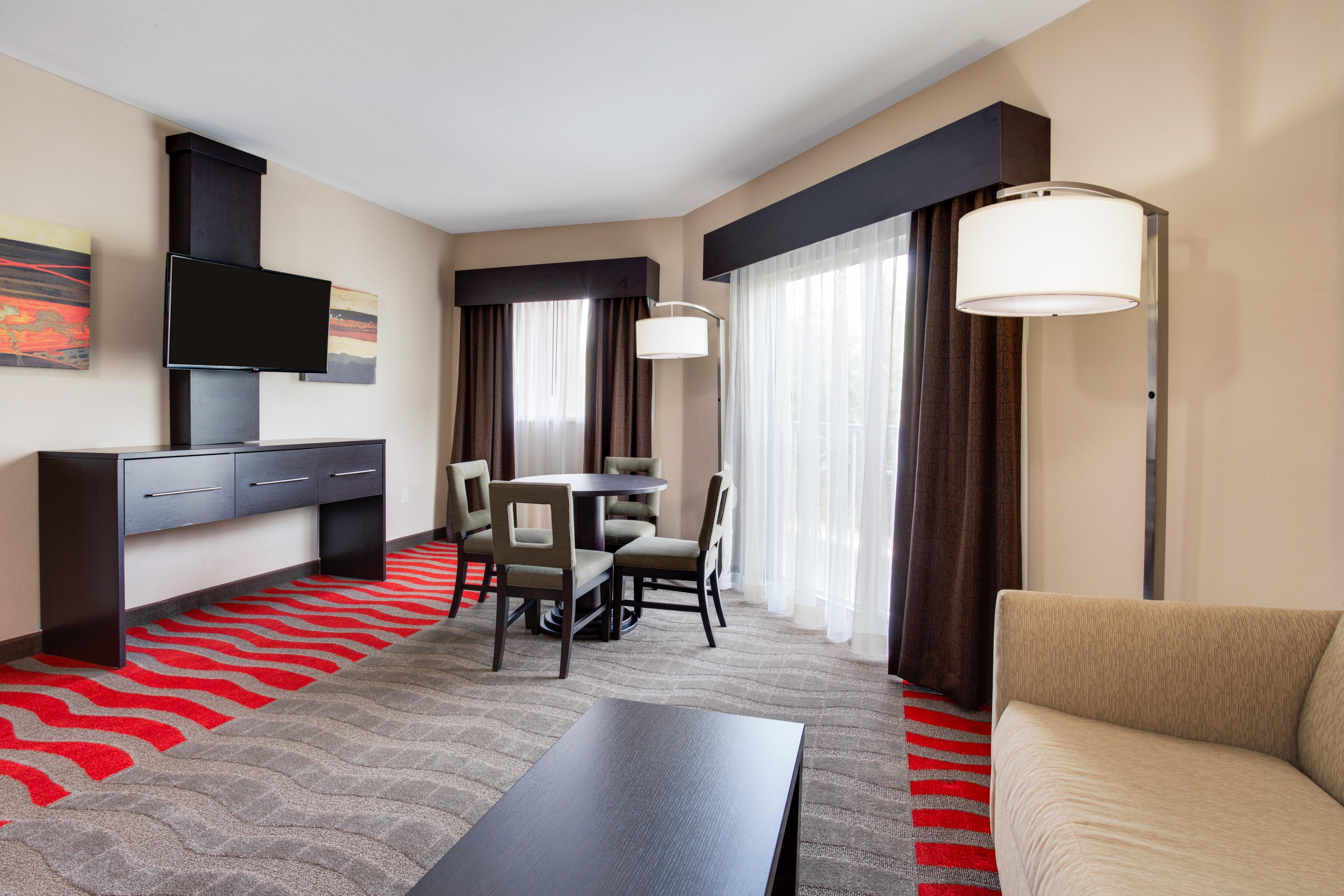 Holiday Inn Express & Suites Naples Downtown - 5Th Avenue By Ihg Екстериор снимка