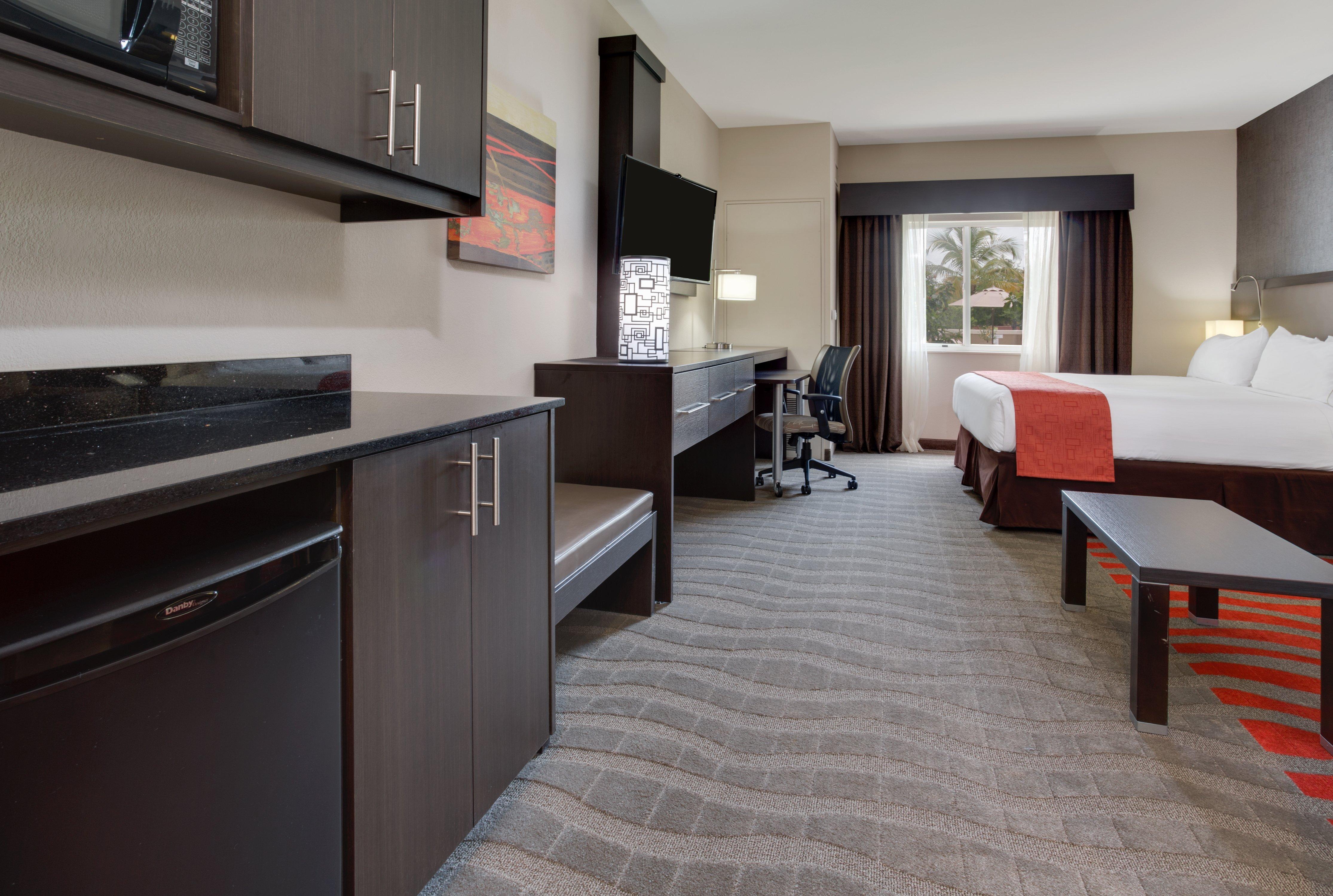 Holiday Inn Express & Suites Naples Downtown - 5Th Avenue By Ihg Екстериор снимка