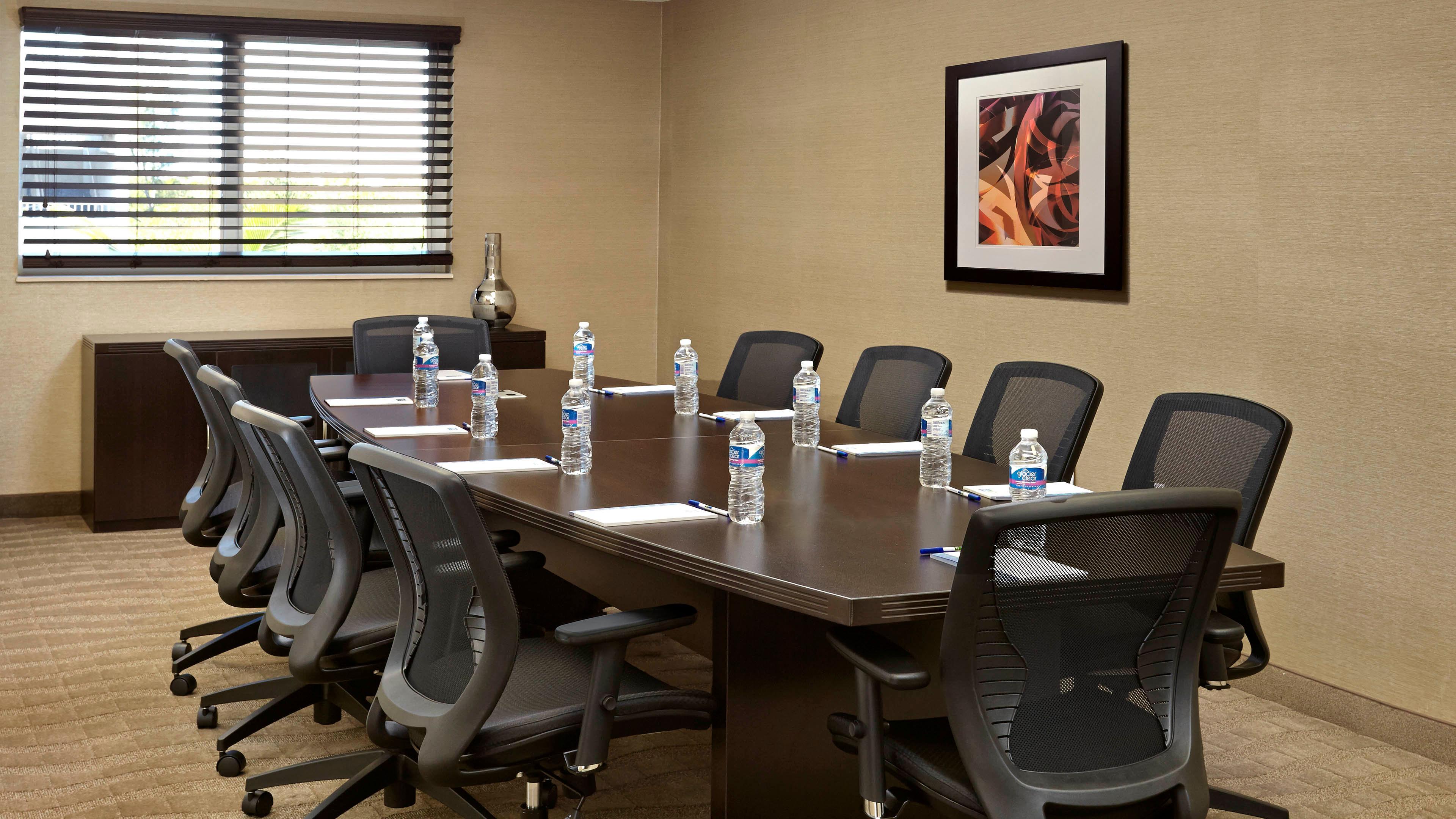 Holiday Inn Express & Suites Naples Downtown - 5Th Avenue By Ihg Екстериор снимка