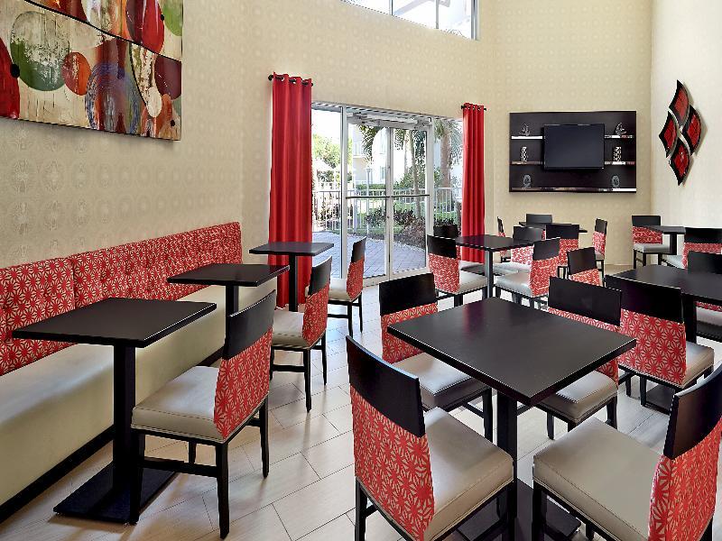 Holiday Inn Express & Suites Naples Downtown - 5Th Avenue By Ihg Екстериор снимка